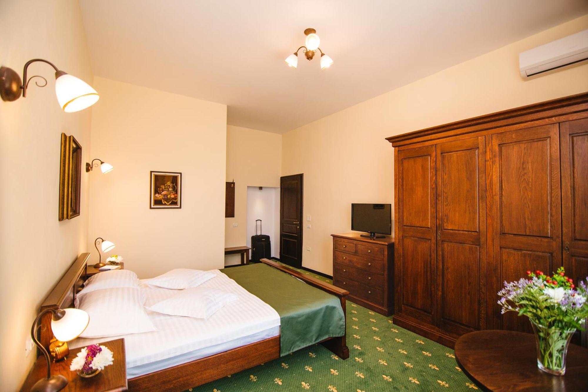 Karlhof Hotel Sebes  Room photo